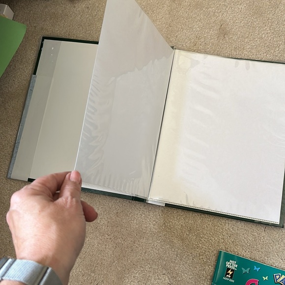 NEW: 2 scrapbooks, 4 kits of jumbo cut-out scrapbook pages and free paper pizazz - Picture 16 of 16